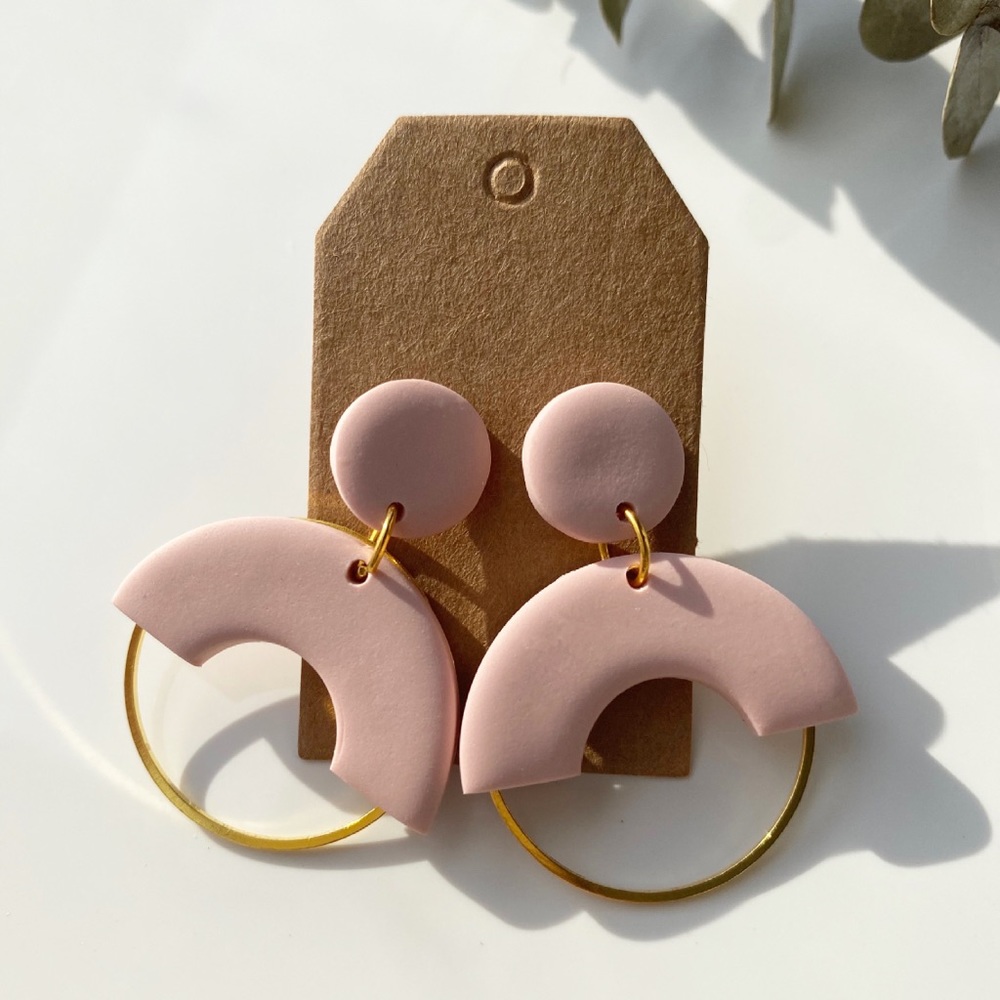 Light pink earrings with stud